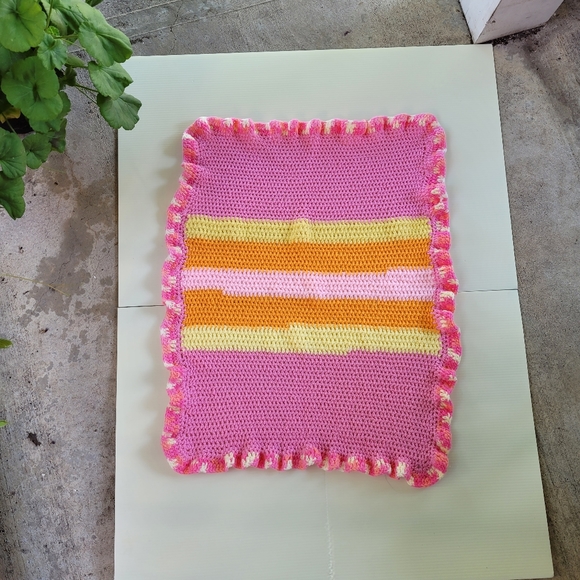 A hand made baby blanket or shall , lap blanket - Picture 4 of 7